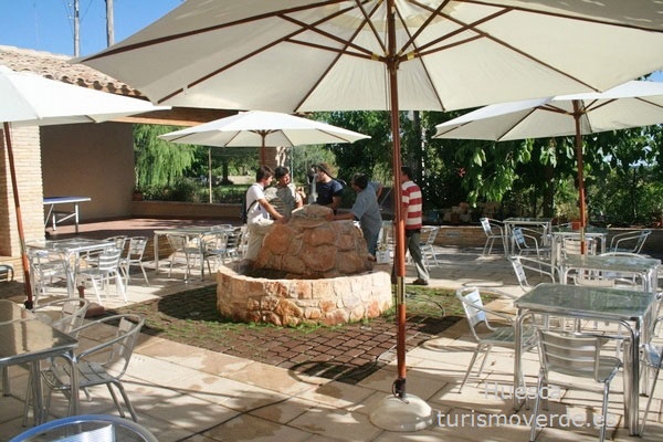  Restaurante Mesón de Colungo. Terraza de verano.