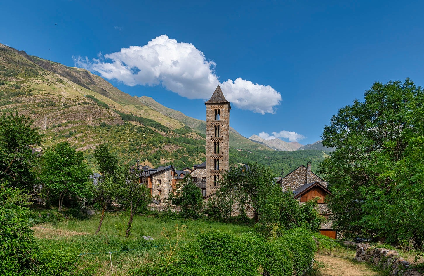 Foto de los alrededores de la iglesia