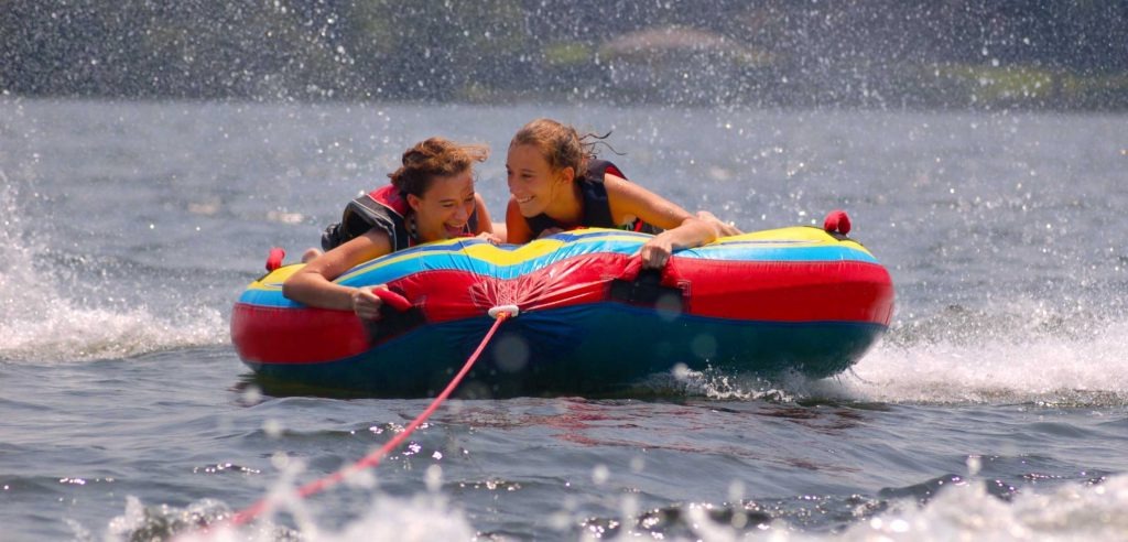 Imagen de Asientos arrastrables en el agua