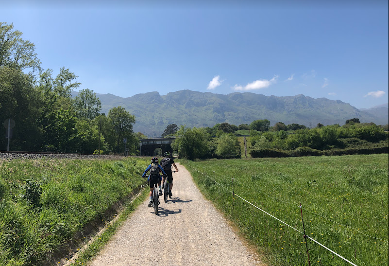 Imagen de &iexcl;Visitas guiada en Bicicleta el&eacute;ctrica (e-bike) por lugares &uacute;nicos de Llanes!
