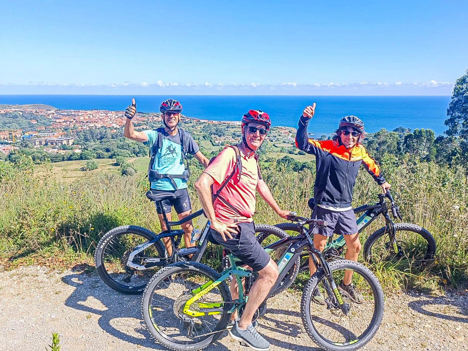 Imagen de &iexcl;Visitas guiada en Bicicleta el&eacute;ctrica (e-bike) por lugares &uacute;nicos de Llanes!