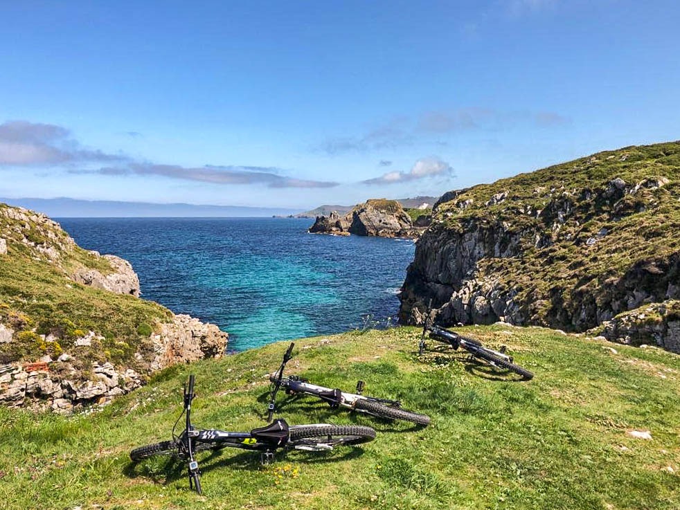 Imagen de &iexcl;Visitas guiada en Bicicleta el&eacute;ctrica (e-bike) por lugares &uacute;nicos de Llanes!