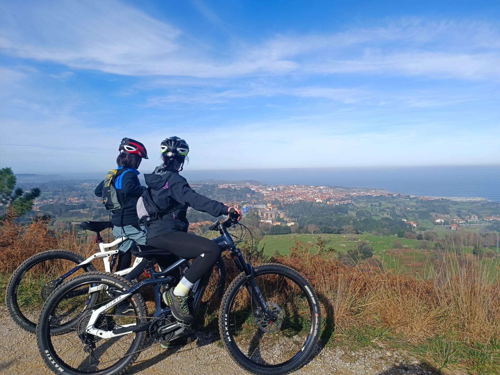 Imagen de &iexcl;Visitas guiada en Bicicleta el&eacute;ctrica (e-bike) por lugares &uacute;nicos de Llanes!