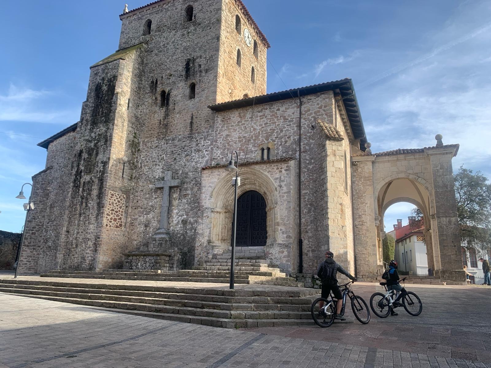Imagen de &iexcl;Visitas guiada en Bicicleta el&eacute;ctrica (e-bike) por lugares &uacute;nicos de Llanes!