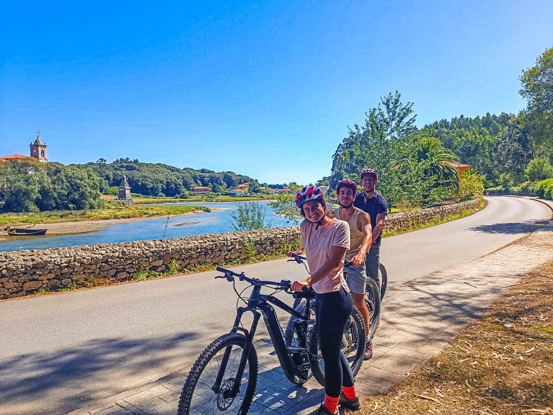 Imagen de &iexcl;Visitas guiada en Bicicleta el&eacute;ctrica (e-bike) por lugares &uacute;nicos de Llanes!