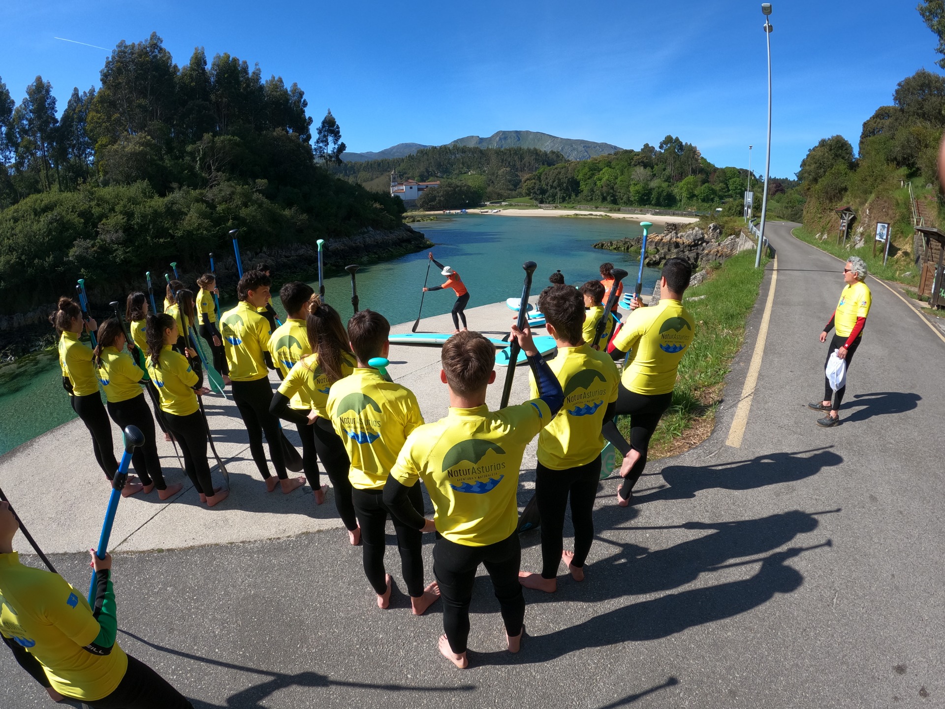 Imagen de Traves&iacute;a en Paddle Surf por la costa de Llanes: naturaleza y belleza en estado puro.  