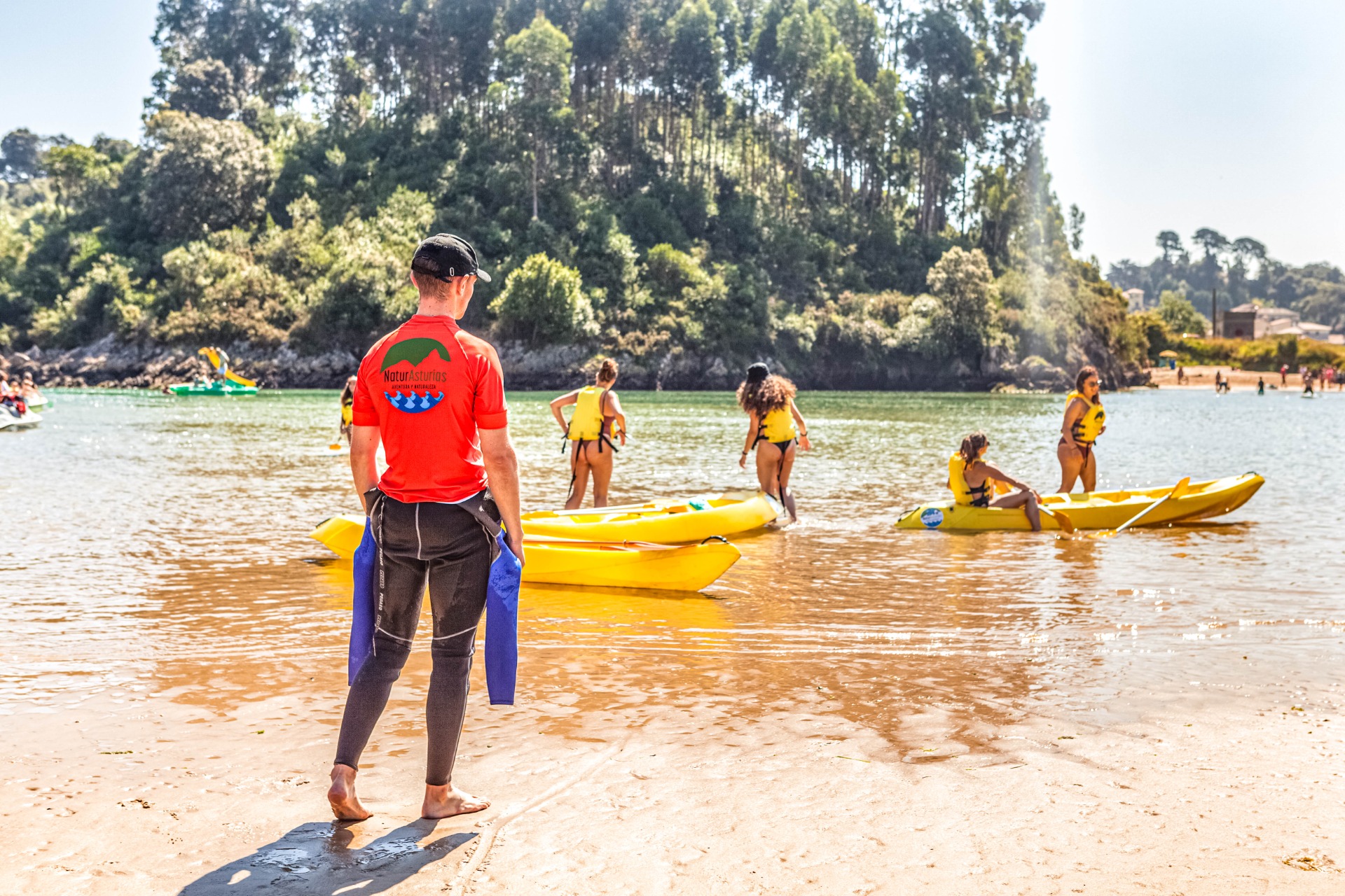 Imagen de   Tour en kayak de mar por acantilados y playas v&iacute;rgenes de Llanes