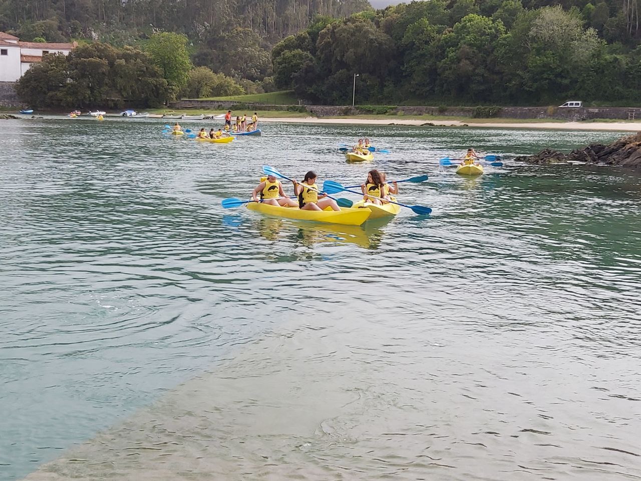 Imagen de   Tour en kayak de mar por acantilados y playas v&iacute;rgenes de Llanes