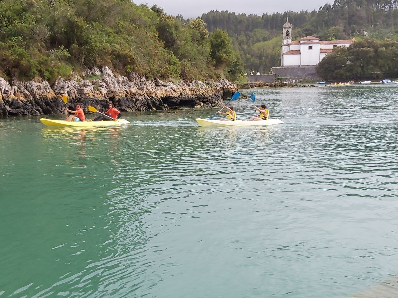 Imagen de   Tour en kayak de mar por acantilados y playas v&iacute;rgenes de Llanes
