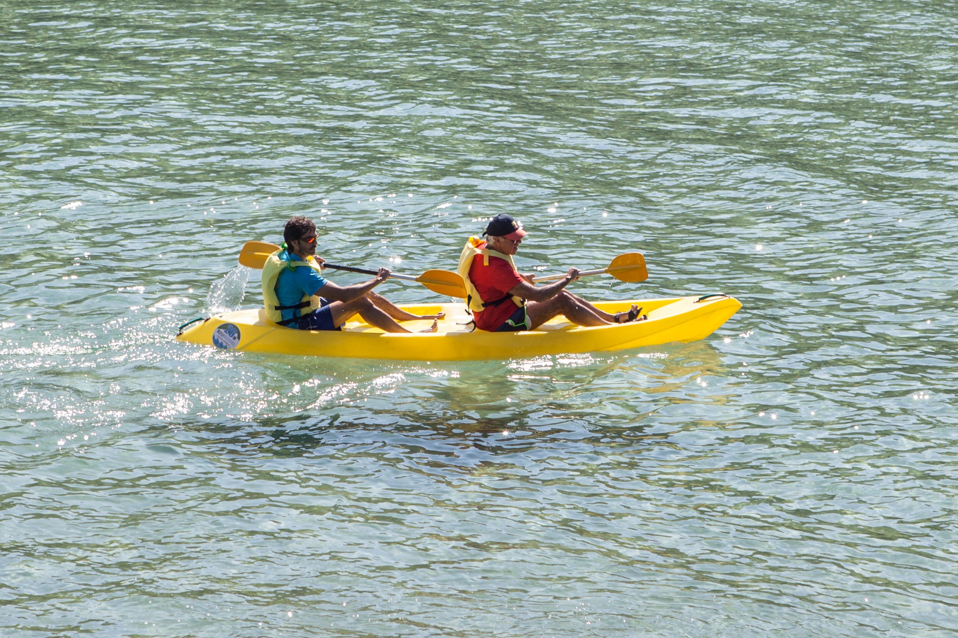 Imagen de Alquila un kayak de mar y explora la costa a tu ritmo