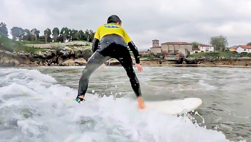 Imagen de  &iexcl;&iexcl;Clases de surf para j&oacute;venes y adultos a precios incre&iacute;bles en Llanes!!