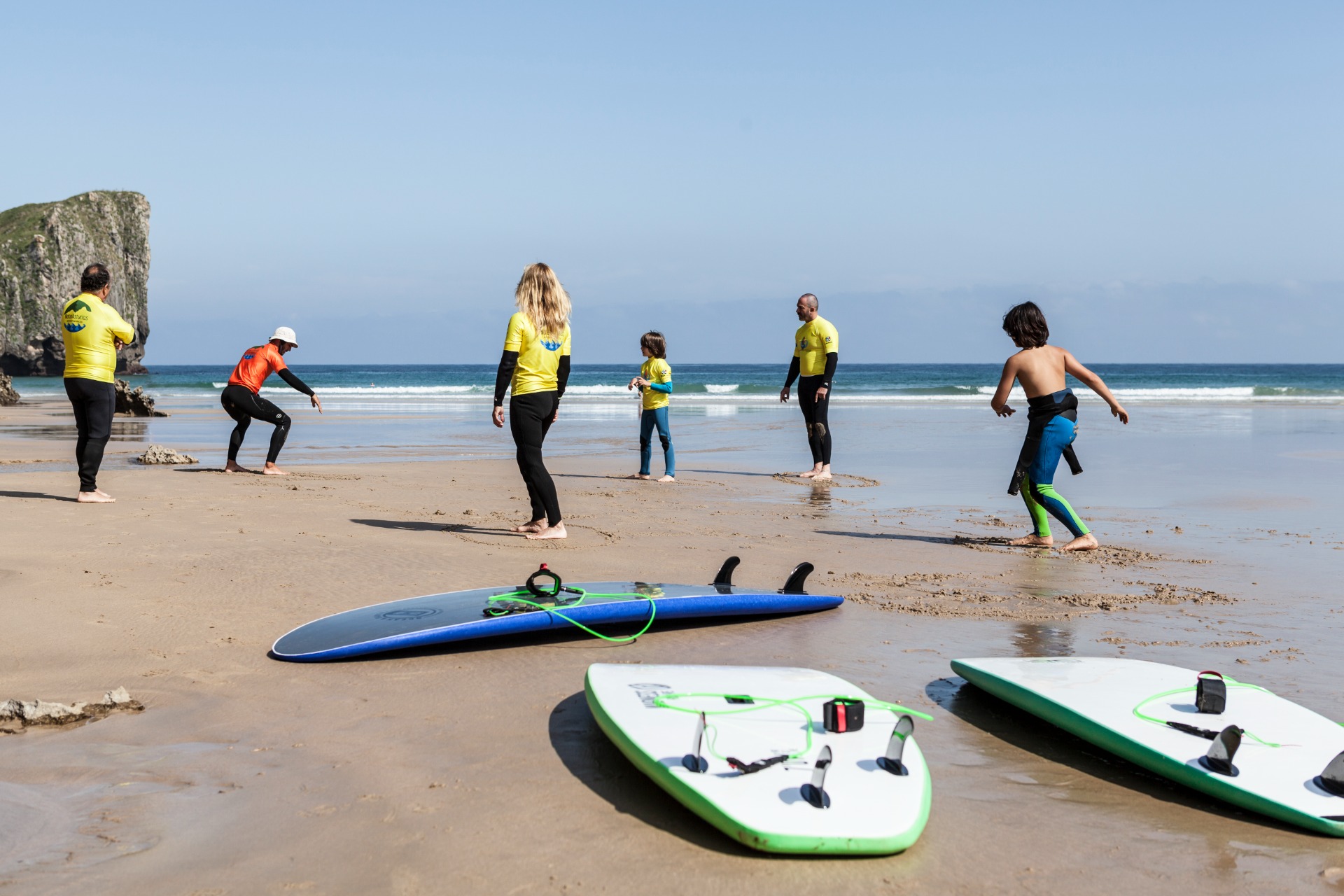 Imagen de  &iexcl;&iexcl;Clases de surf para j&oacute;venes y adultos a precios incre&iacute;bles en Llanes!!