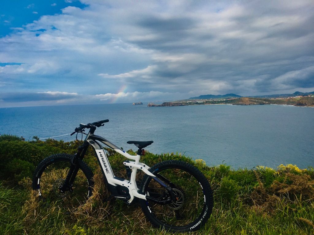 Imagen de Disfruta de Llanes de manera sostenible, fácil y divertida: Alquila tu e-bike!