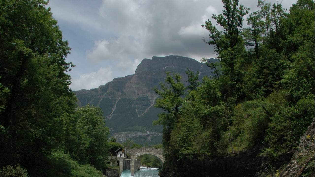 Imagen de Rafting Río Ara, 100% Alpino en el Valle de Ordesa