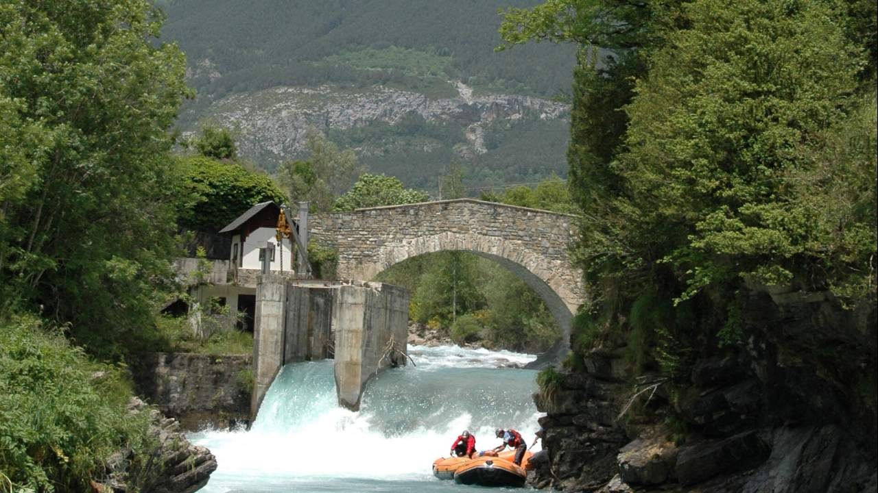 Imagen de Rafting Río Ara, 100% Alpino en el Valle de Ordesa