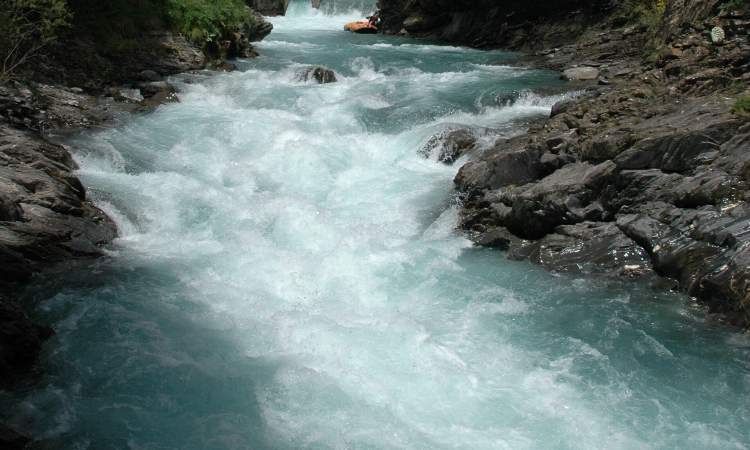 Imagen de Rafting Río Ara, 100% Alpino en el Valle de Ordesa