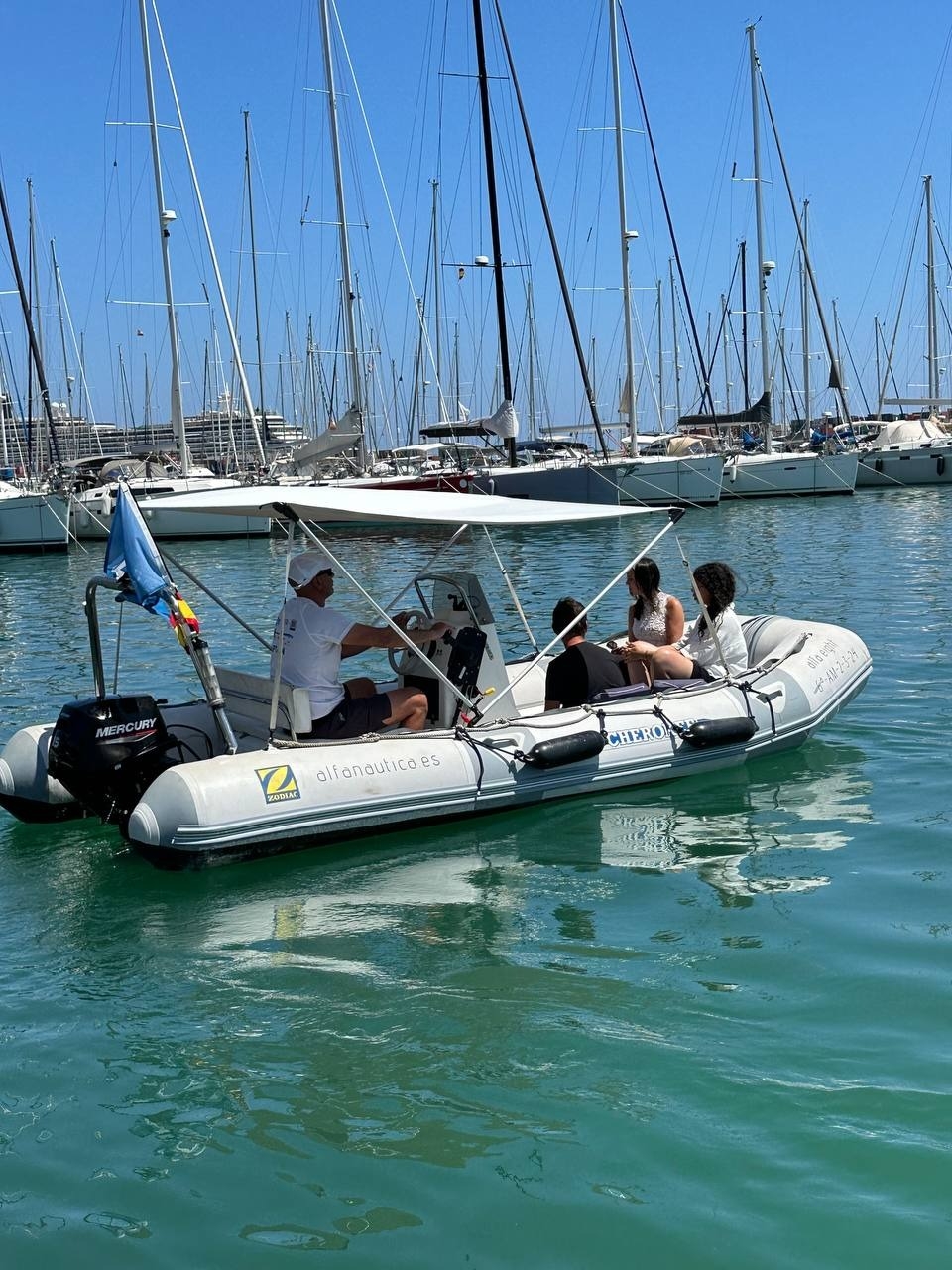 Imagen de Barco sin licencia