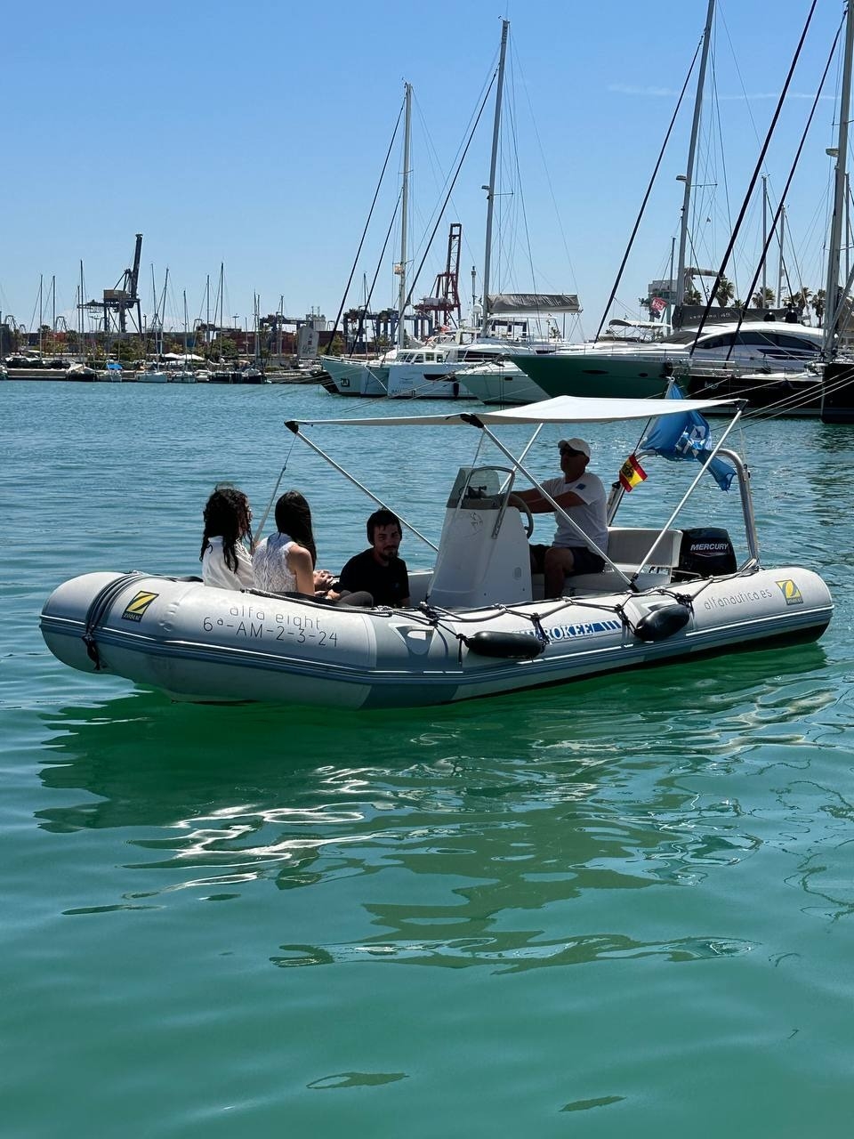 Imagen de Barco sin licencia