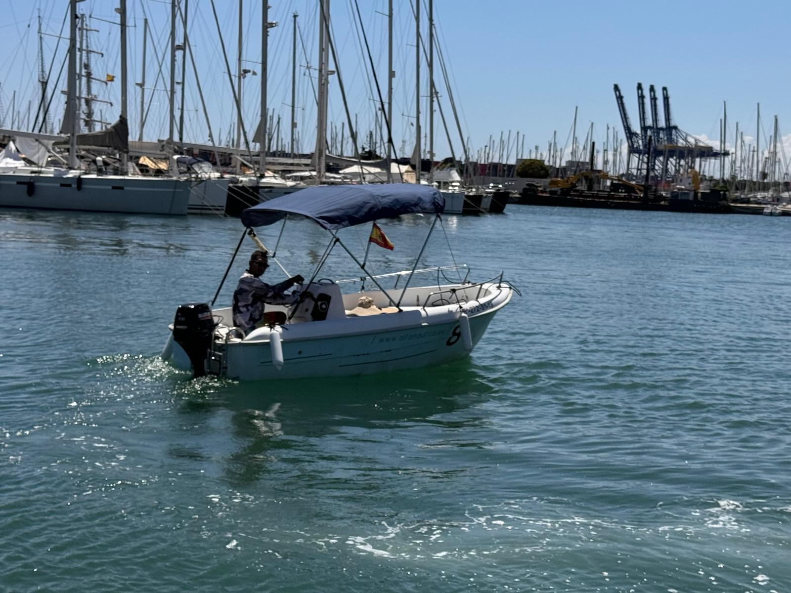 Imagen de Barco sin licencia