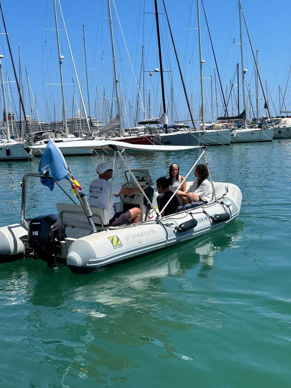 Imagen de Barco sin licencia