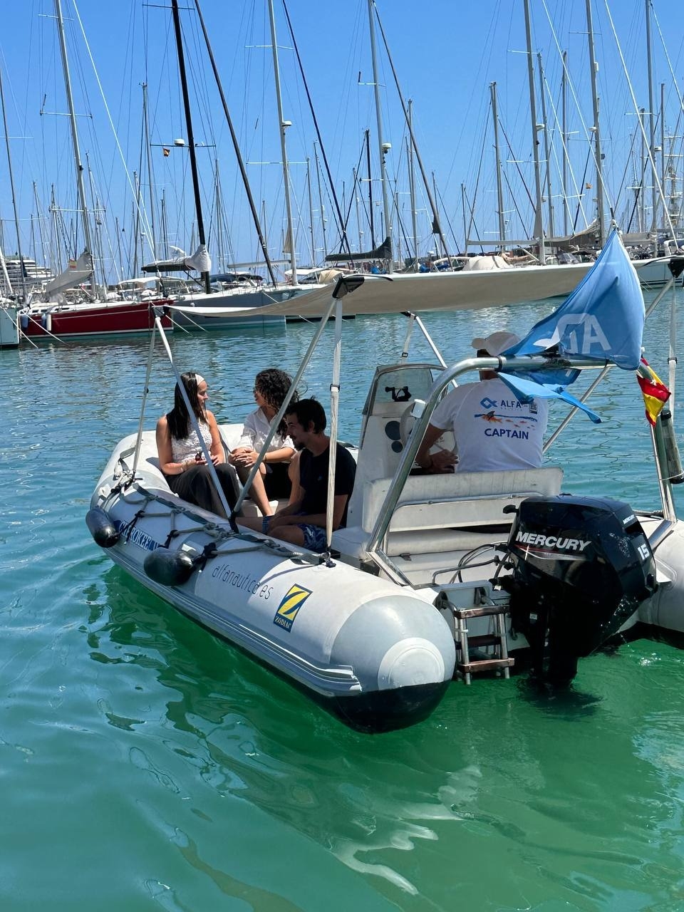 Imagen de Barco sin licencia