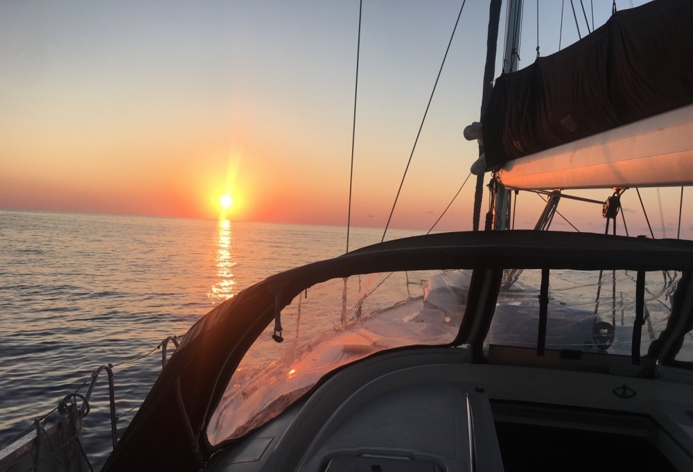 Imagen de Paseo en velero al atardecer