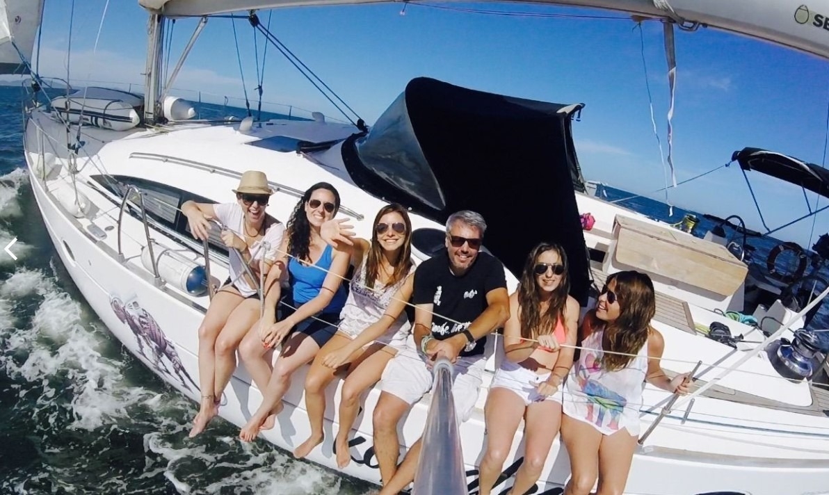 Imagen de Paseo privado en velero con patrón