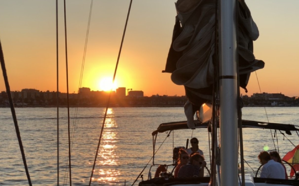 Imagen de Paseo privado en velero con patrón