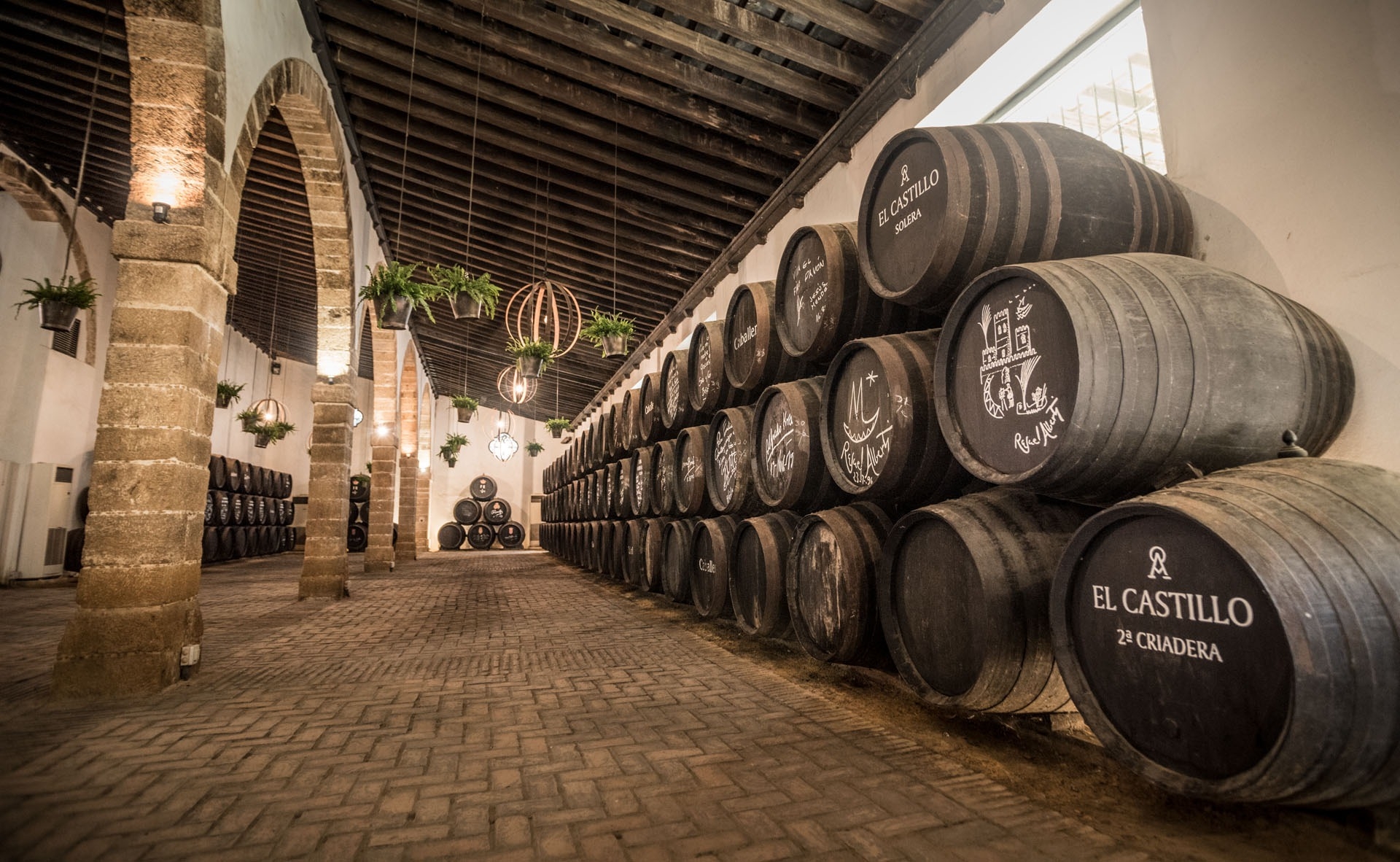 Imagen de Visita al castillo y la bodega, con cata en español