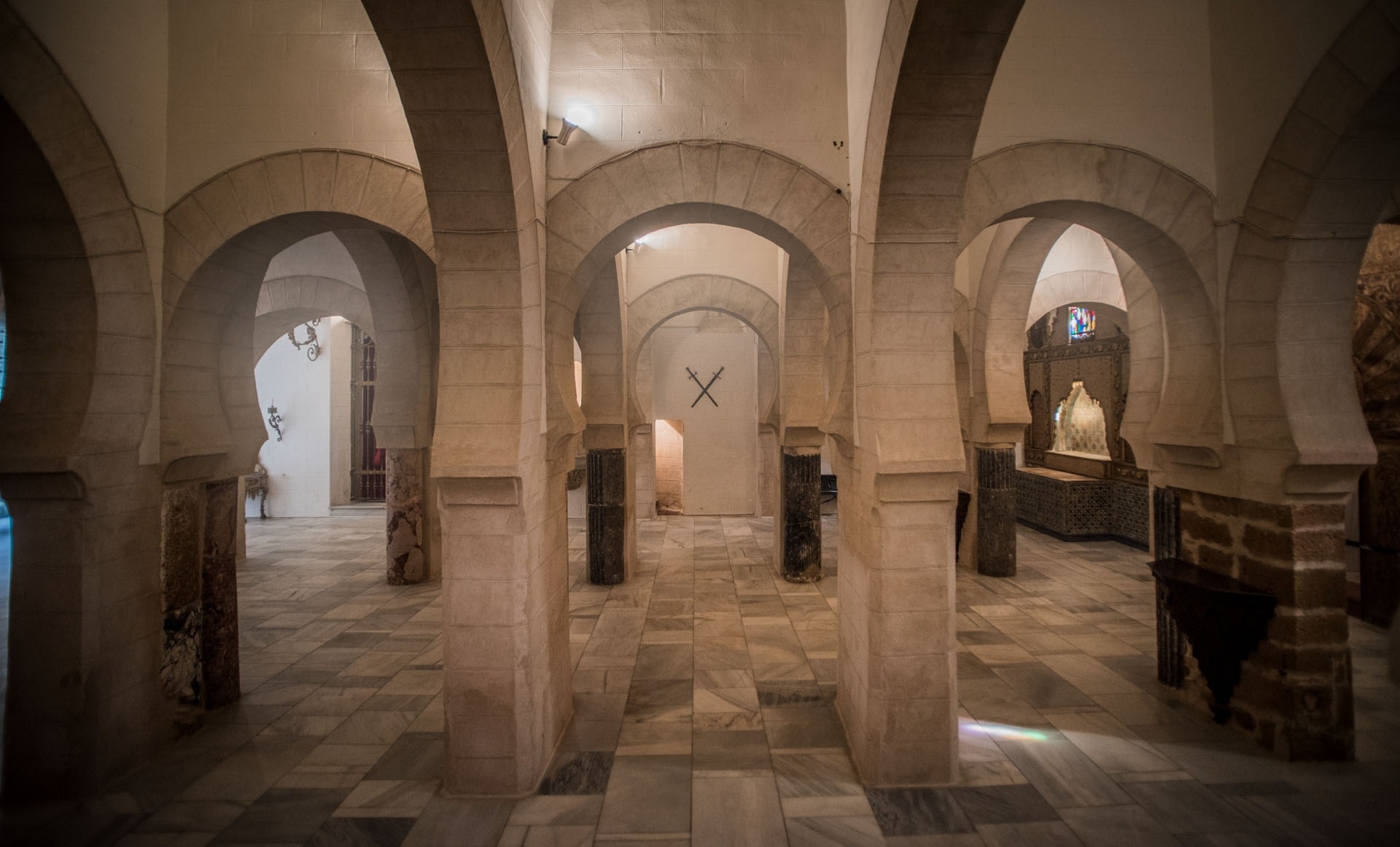 Imagen de Visita al castillo y la bodega, con cata en español