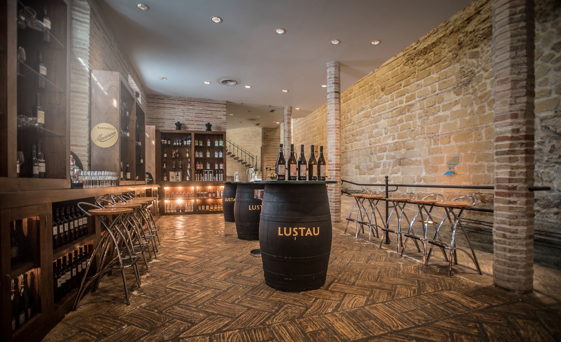 Imagen de Visita al castillo y la bodega, con cata en español