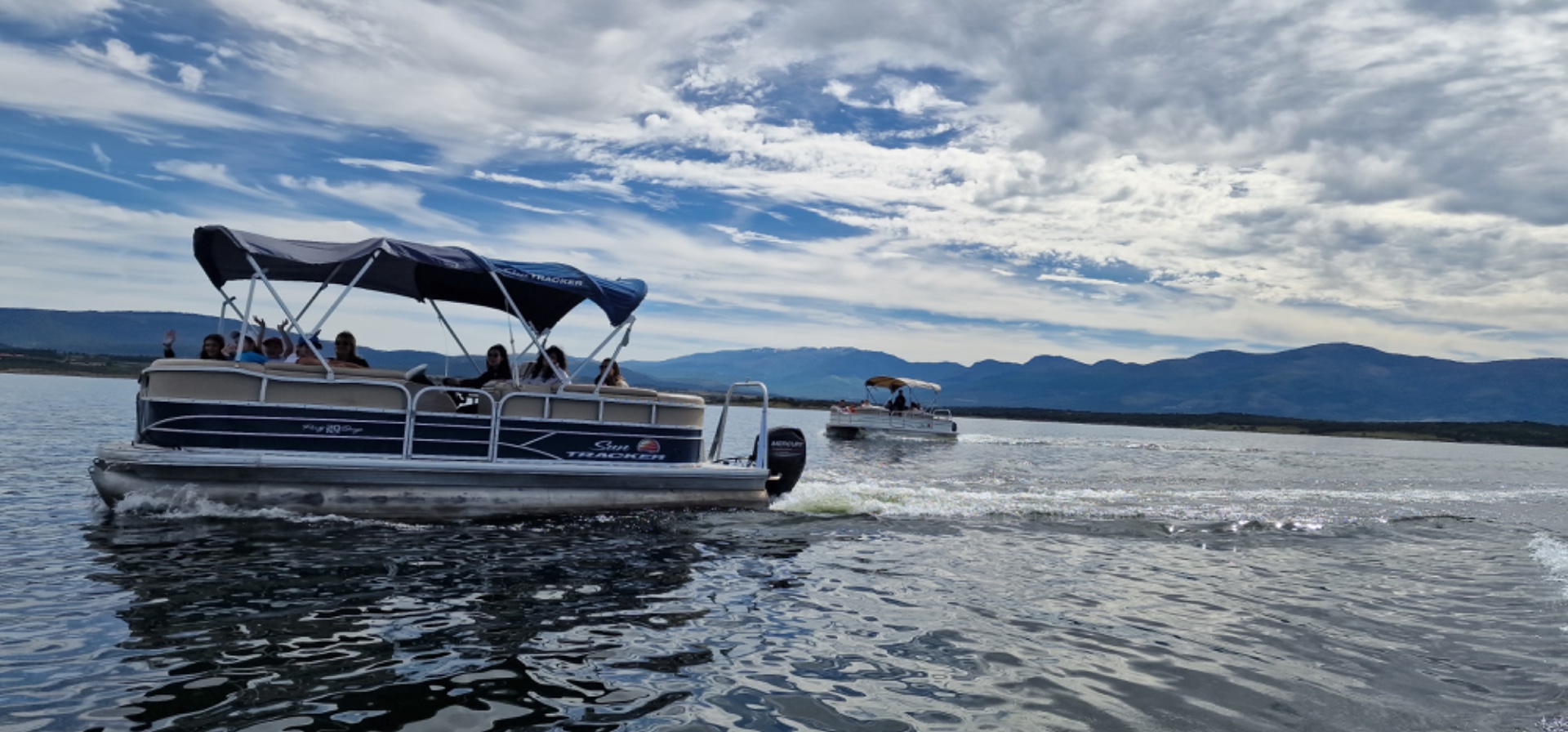 Imagen de DISFRUTA DE UNA PUESTA DE SOL EN BARCO Y  DEL TEATRO DE MÉRIDA EN CÁPARRA