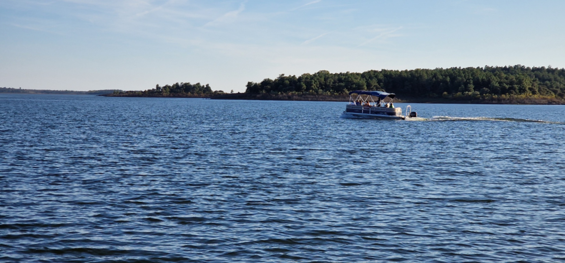 Imagen de DISFRUTA DE UNA PUESTA DE SOL EN BARCO Y  DEL TEATRO DE MÉRIDA EN CÁPARRA