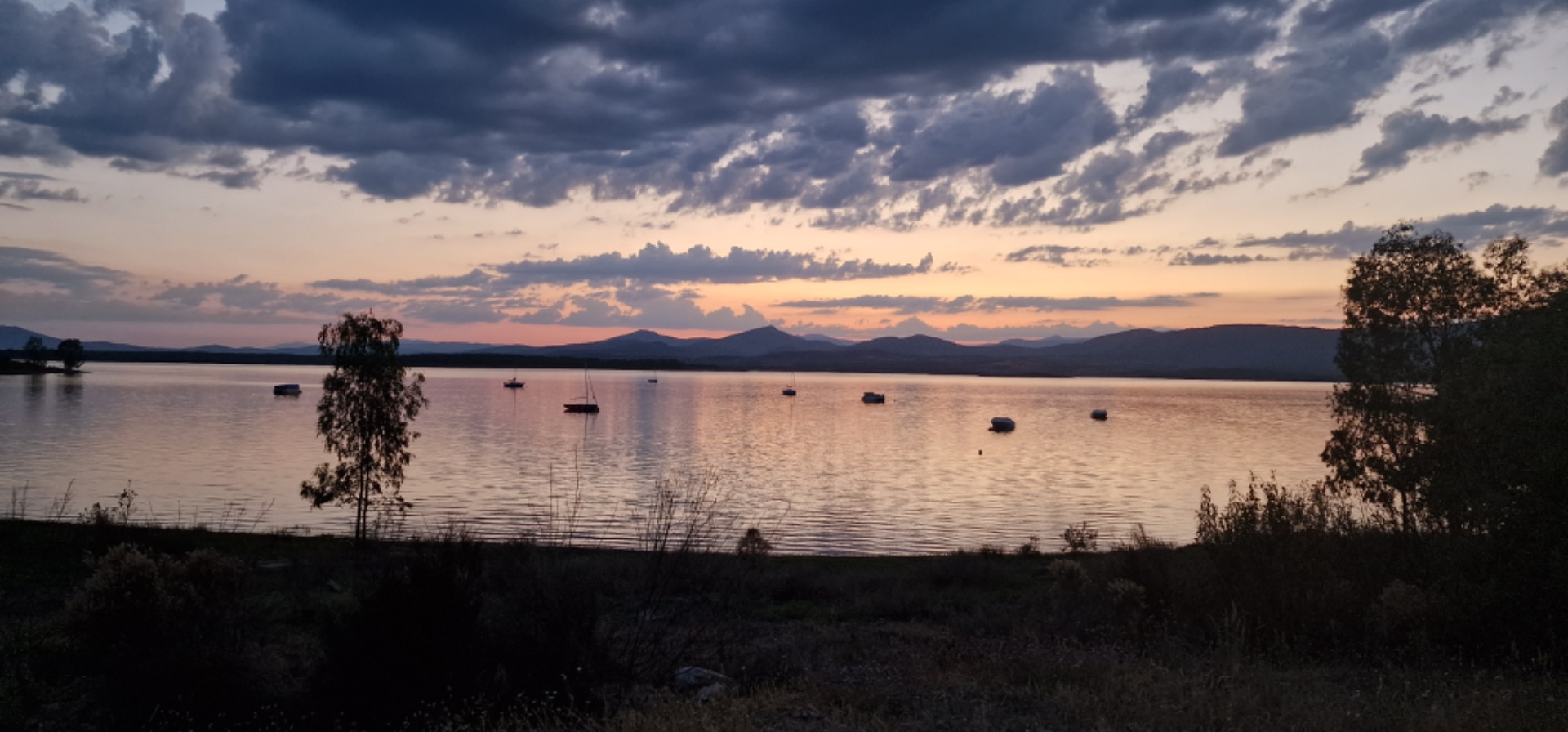 Imagen de DISFRUTA DE UNA PUESTA DE SOL EN BARCO Y  DEL TEATRO DE MÉRIDA EN CÁPARRA