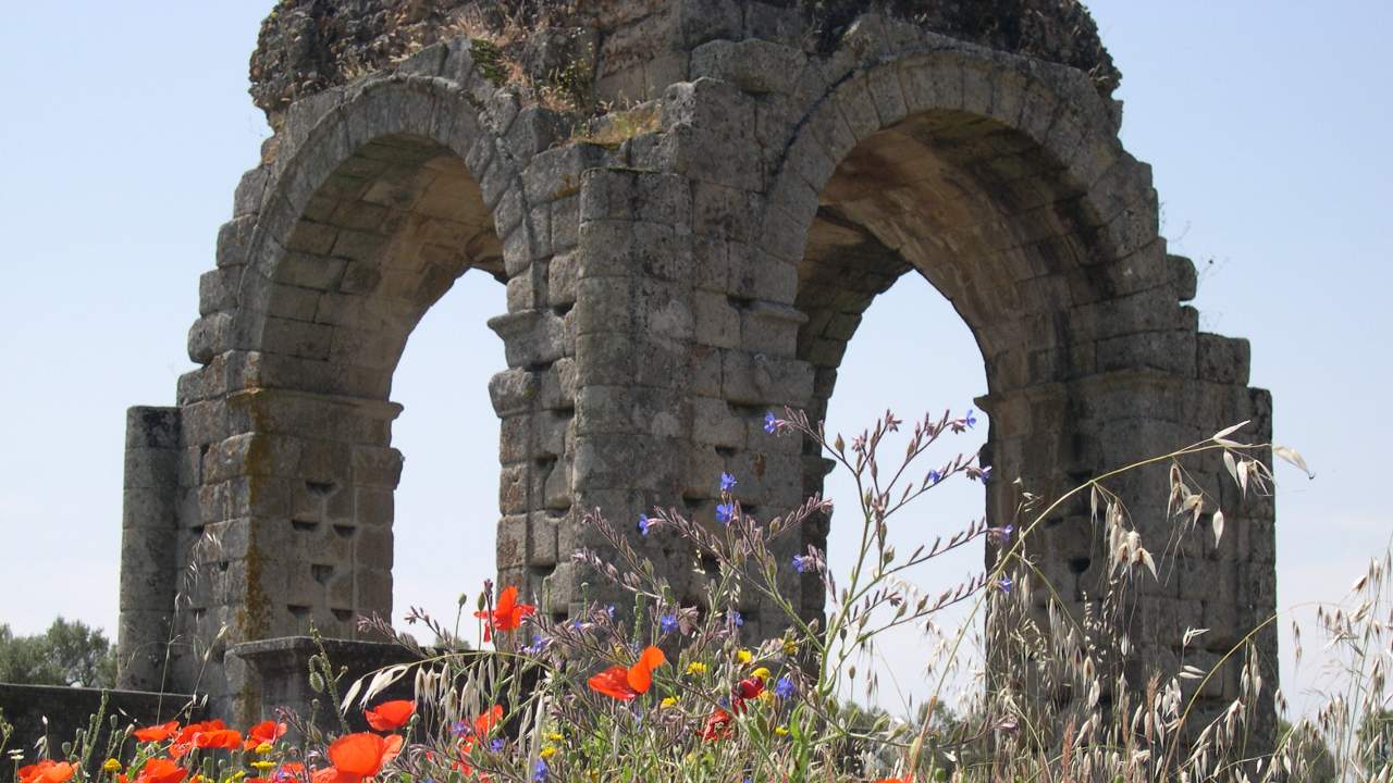 Roman arch Tetrapylum in Tierras de Granadilla