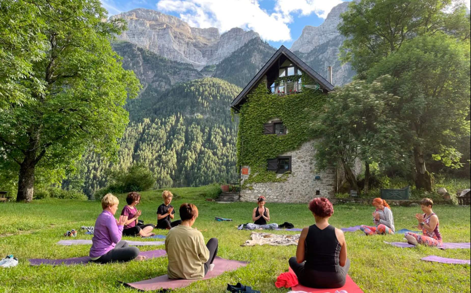 Imagen de Yoga en el Valle de Pineta, Casas de Zapatierno