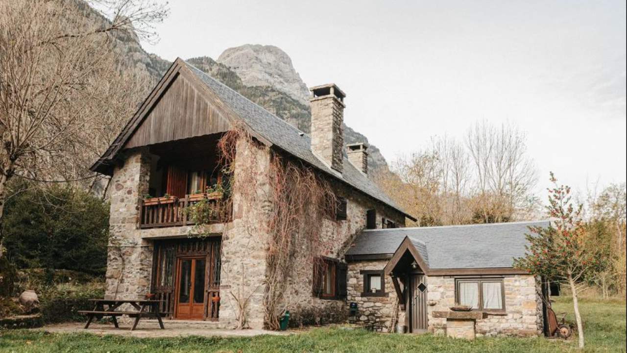 Imagen de Yoga en el Valle de Pineta, Casas de Zapatierno