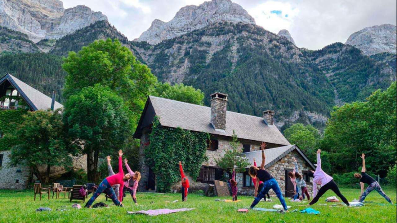 Imagen de Yoga en el Valle de Pineta, Casas de Zapatierno