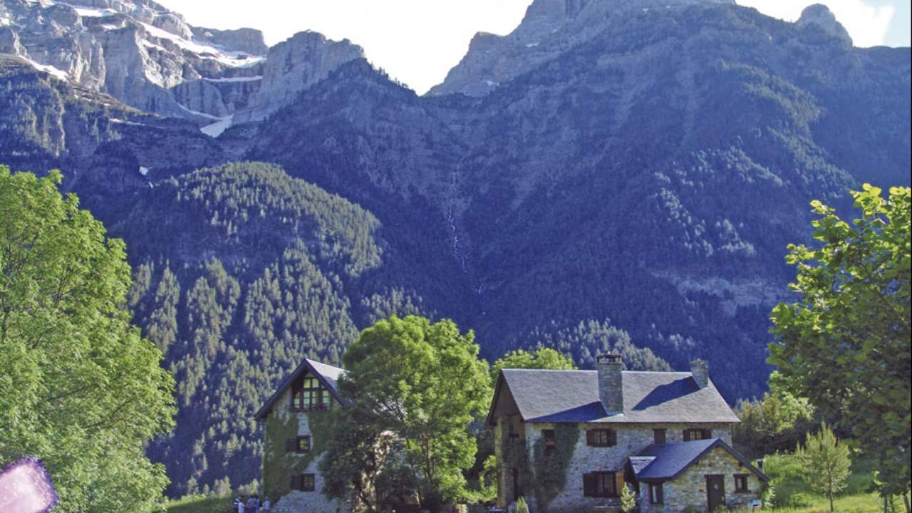 Imagen de Yoga en el Valle de Pineta, Casas de Zapatierno