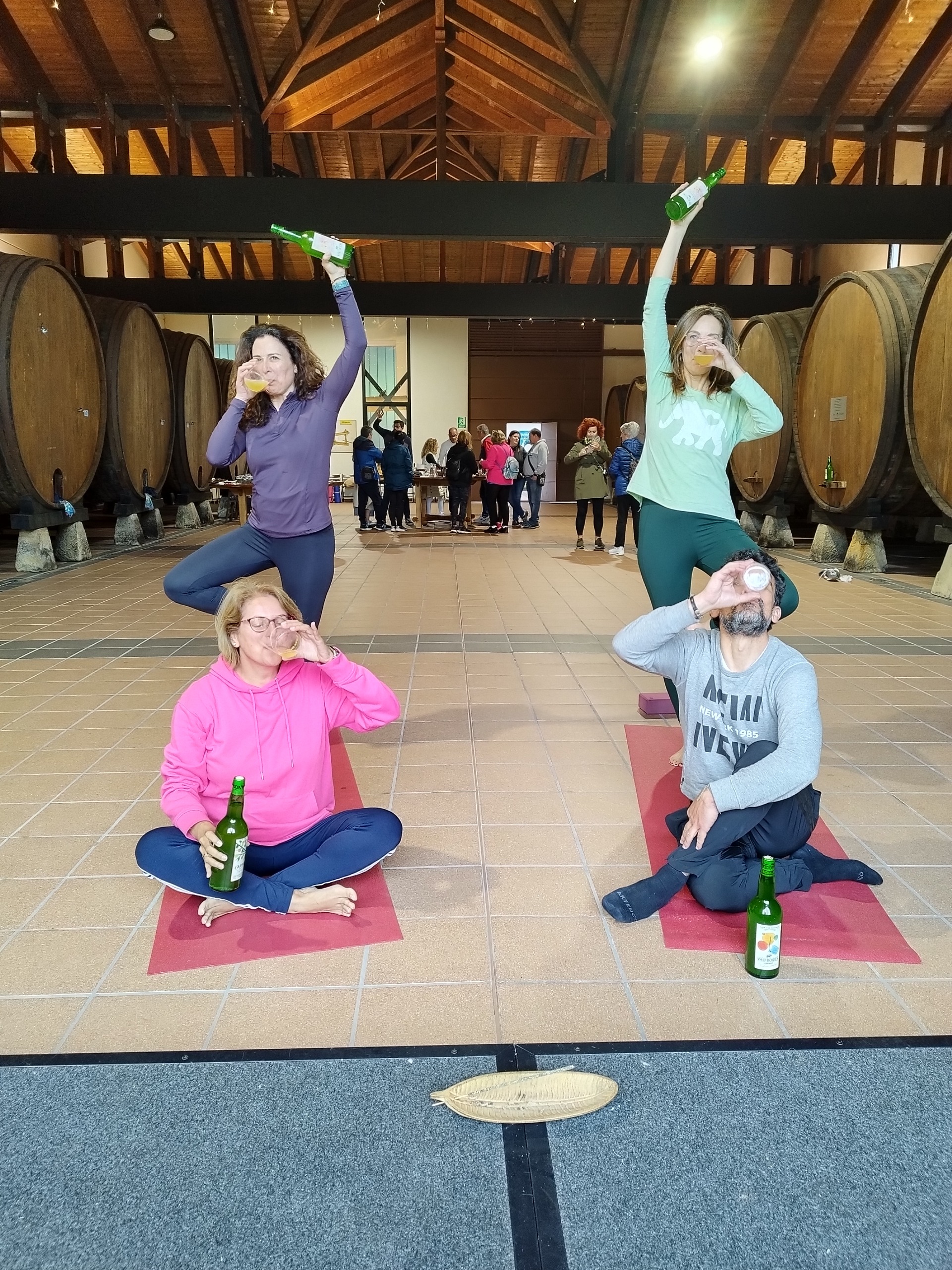 Imagen de 10MAYO. YogaMUT. Yoga & Vermut