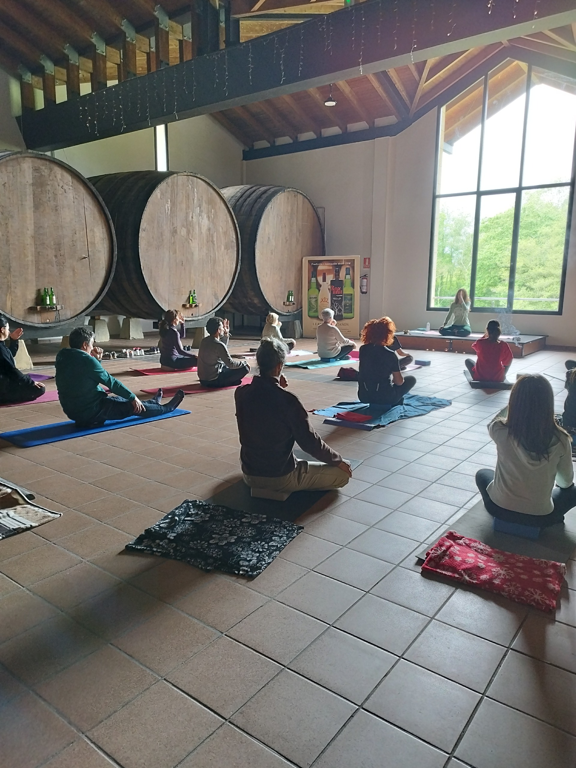 Imagen de 10MAYO. YogaMUT. Yoga & Vermut