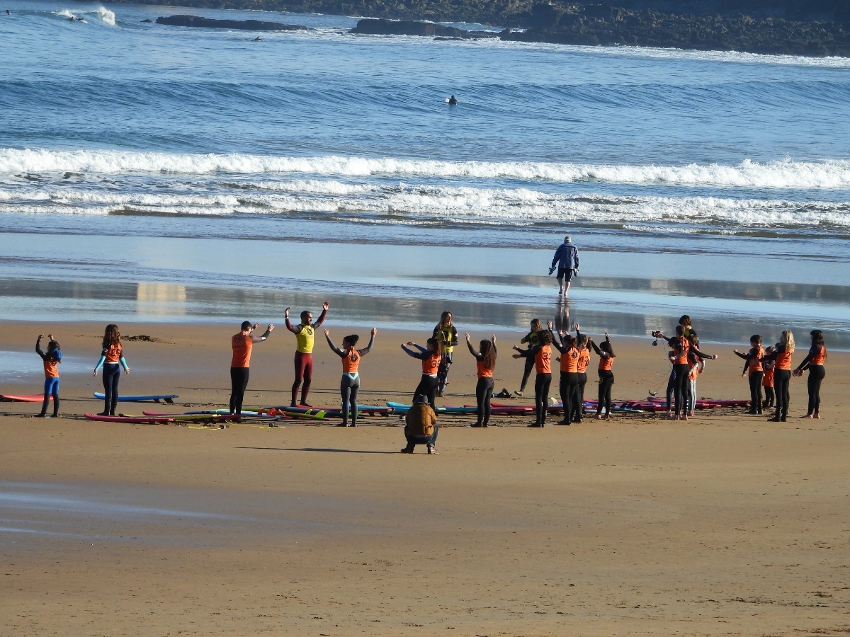 Imagen de Curso de surf 1 mes 2 días a la semana sábados y domingos.