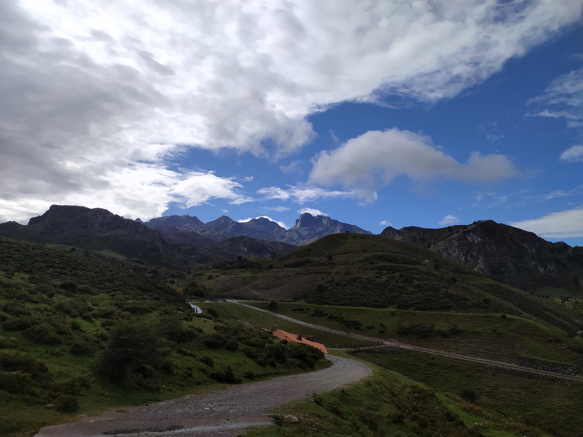 Imagen de Barranquismo + Visita Lagos de Covadonga