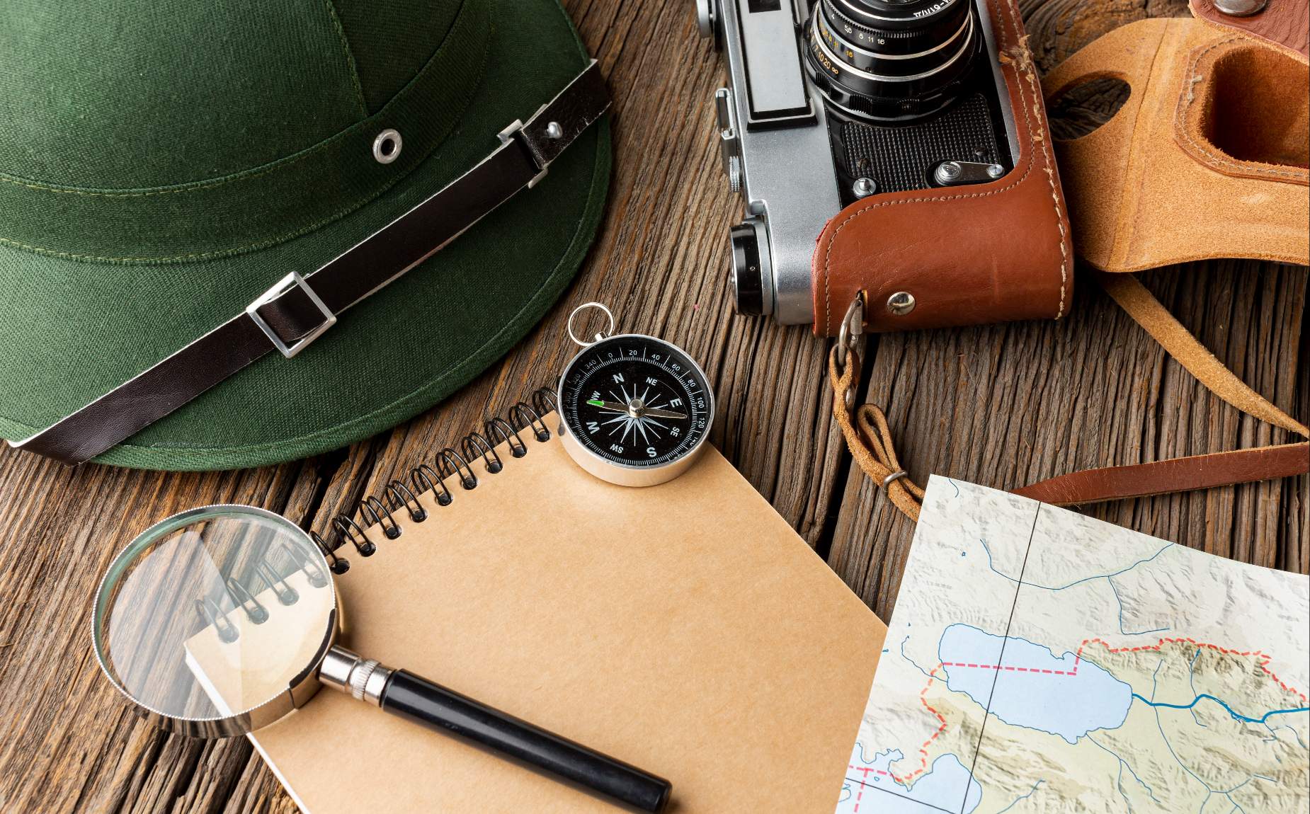 herramientas de turismo, br&uacute;jula, mapa...