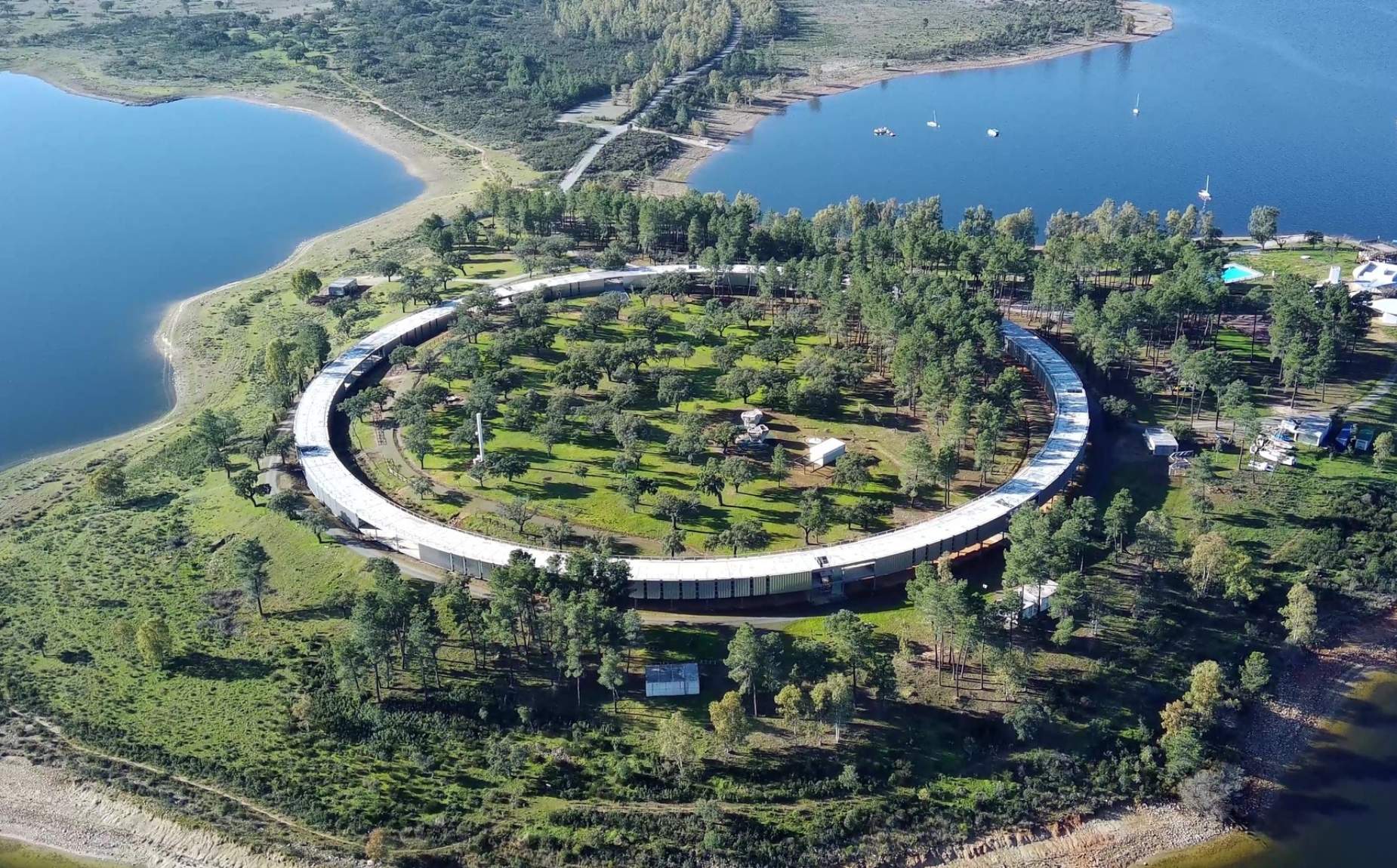 Panoramic view of the Ring at Gabriel y Galán reservoir