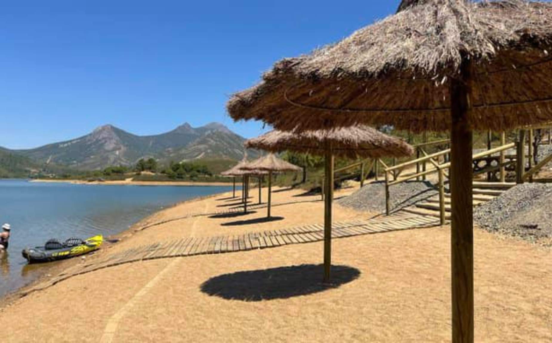 Playa del Cancho del Fresno en Ca&ntilde;amero 